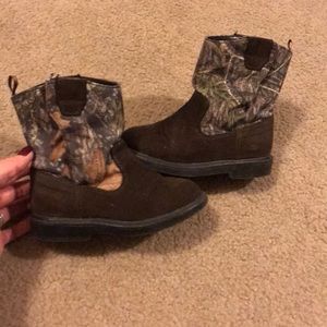 Camo boots size 9